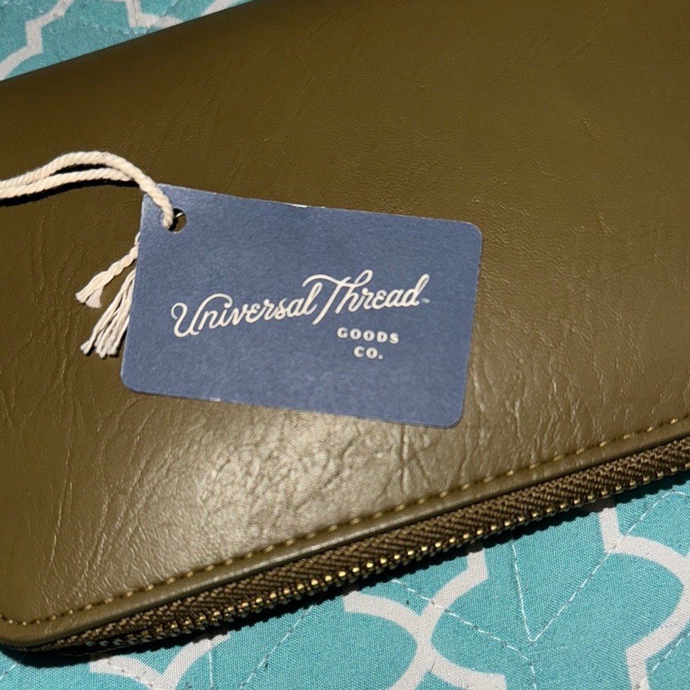 Universal Thread Olive Wallet - Picture 2 of 3